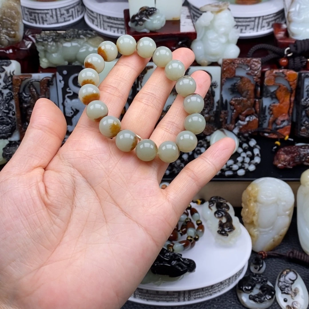 石***渝和田玉未镶嵌颈饰