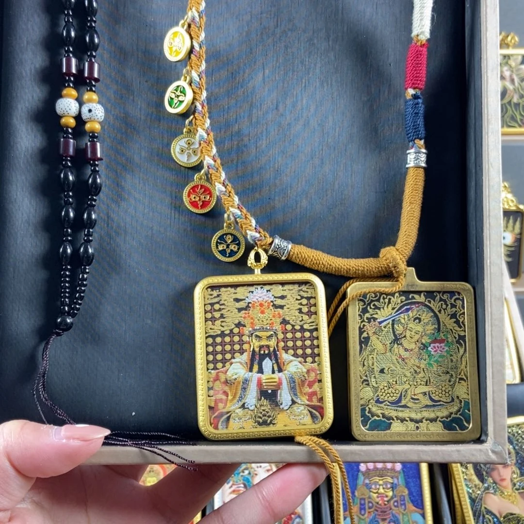 吊坠美丽的唐卡在这里结缘