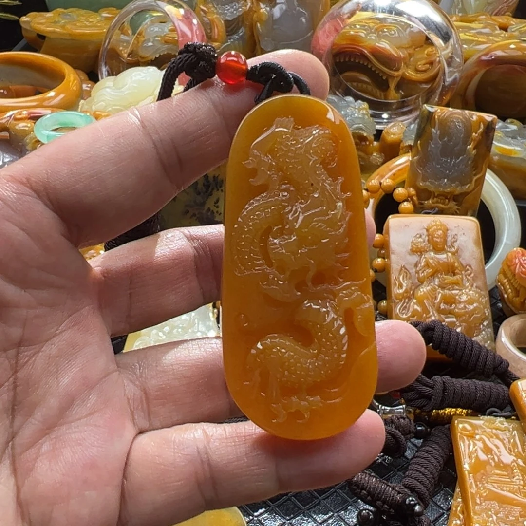 颈饰未镶嵌石英质玉