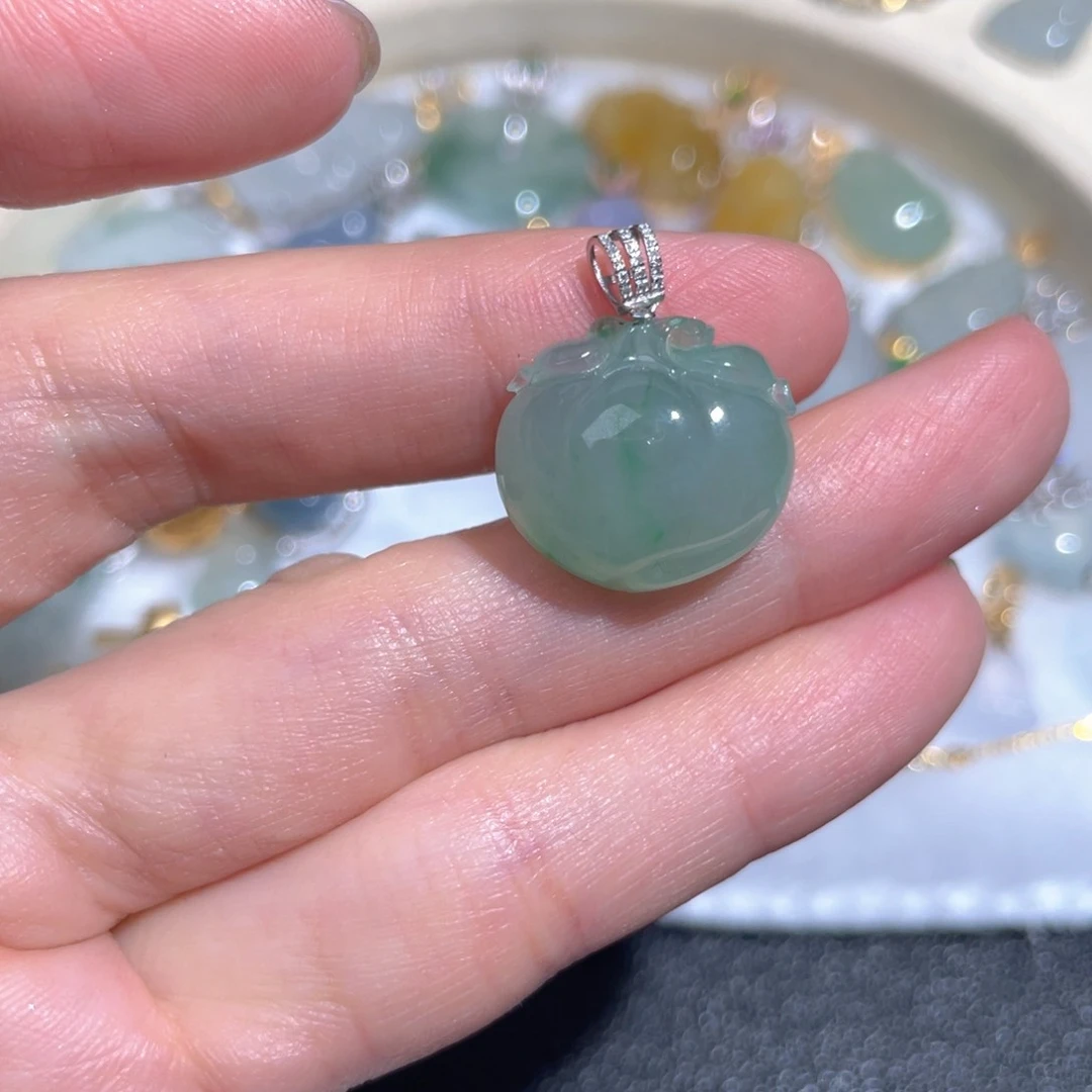 翡翠颈饰18K金镶嵌翡翠