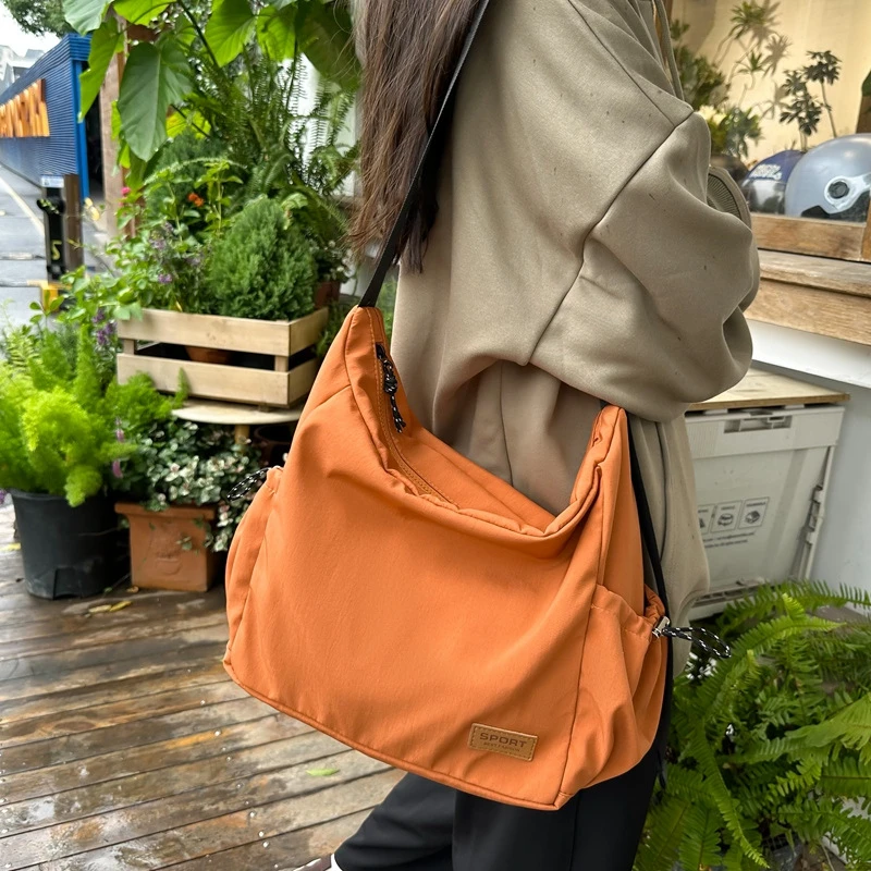 23年新款通勤工装斜挎包女大容量潮牌单肩包情侣休闲包学生上课包