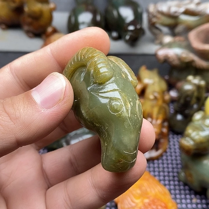 未镶嵌蛇纹石玉颈饰