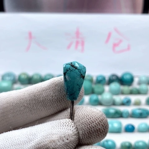 绿松石颈饰未镶嵌