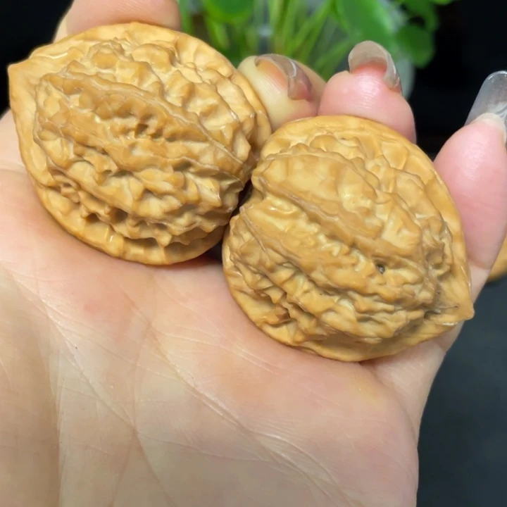 核桃把件秦岭核桃种植区麒麟鸡心