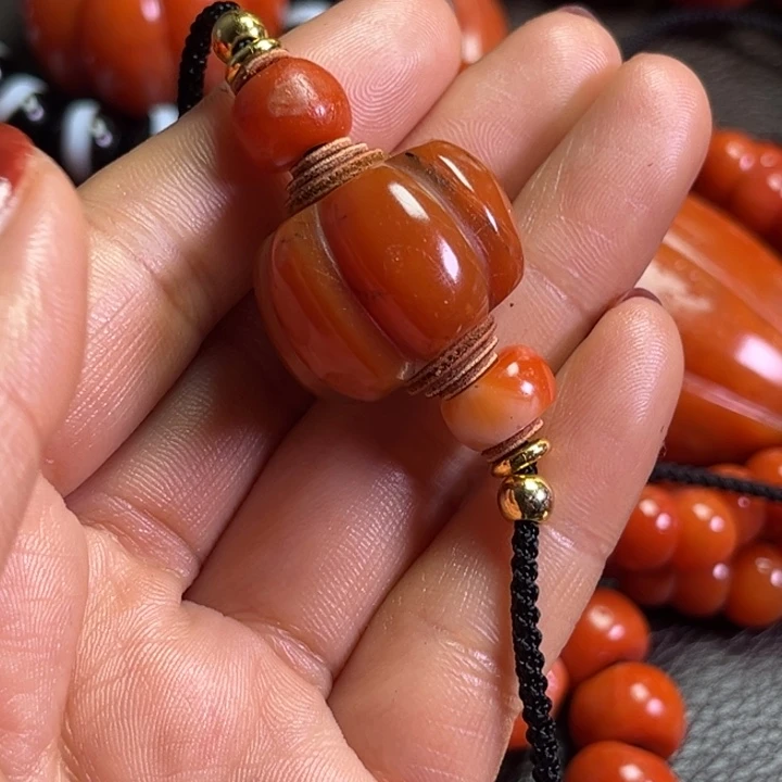 颈饰琉璃幸**哥琉璃………….