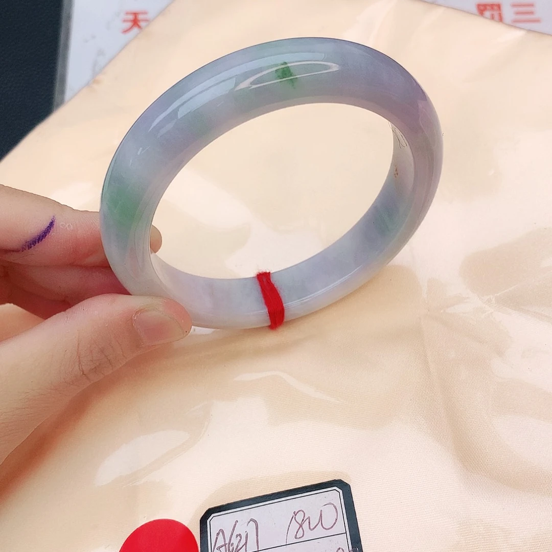 翡翠手镯未镶嵌翡翠