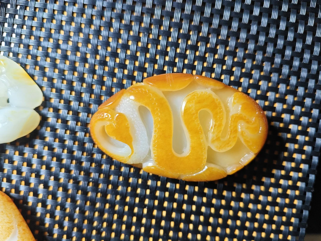 精品和田玉丝丝来财，生肖蛇