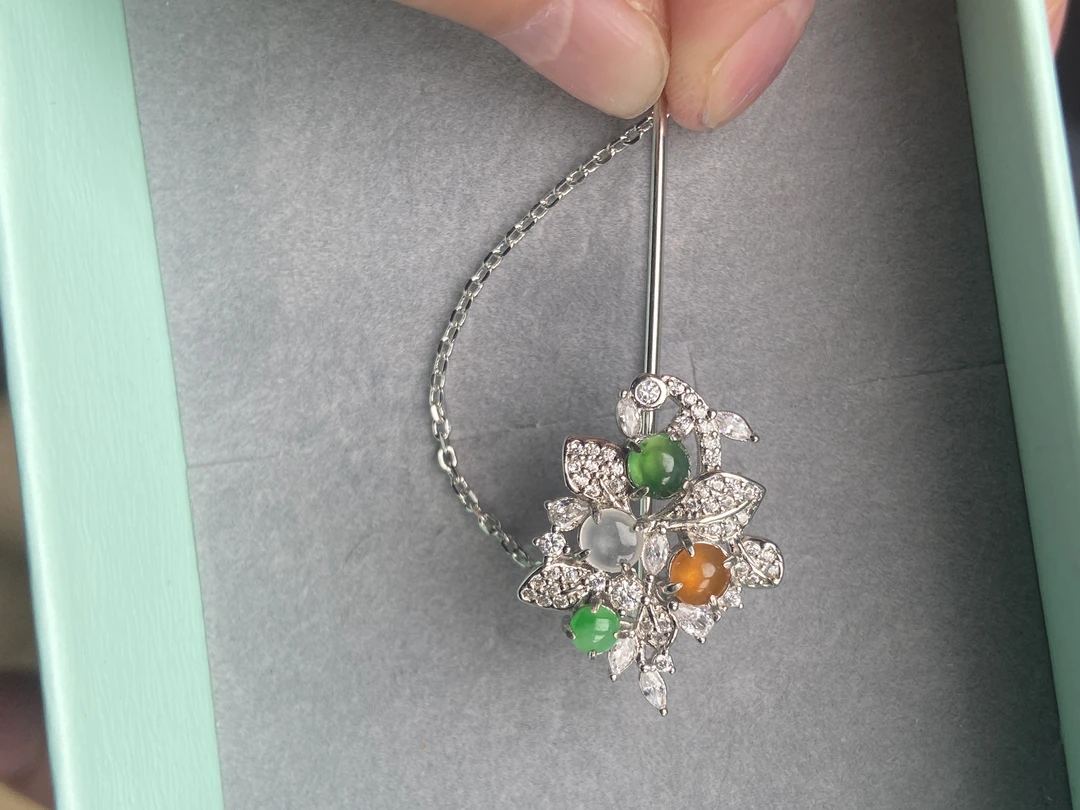 天然缅甸翡翠A货，925银镶嵌冰三彩翡翠胸针