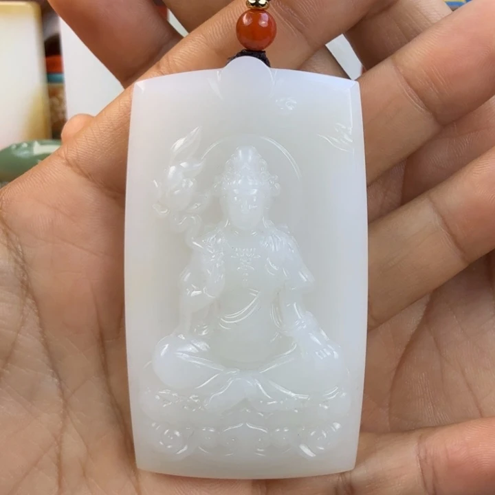 山***岚和田玉未镶嵌颈饰