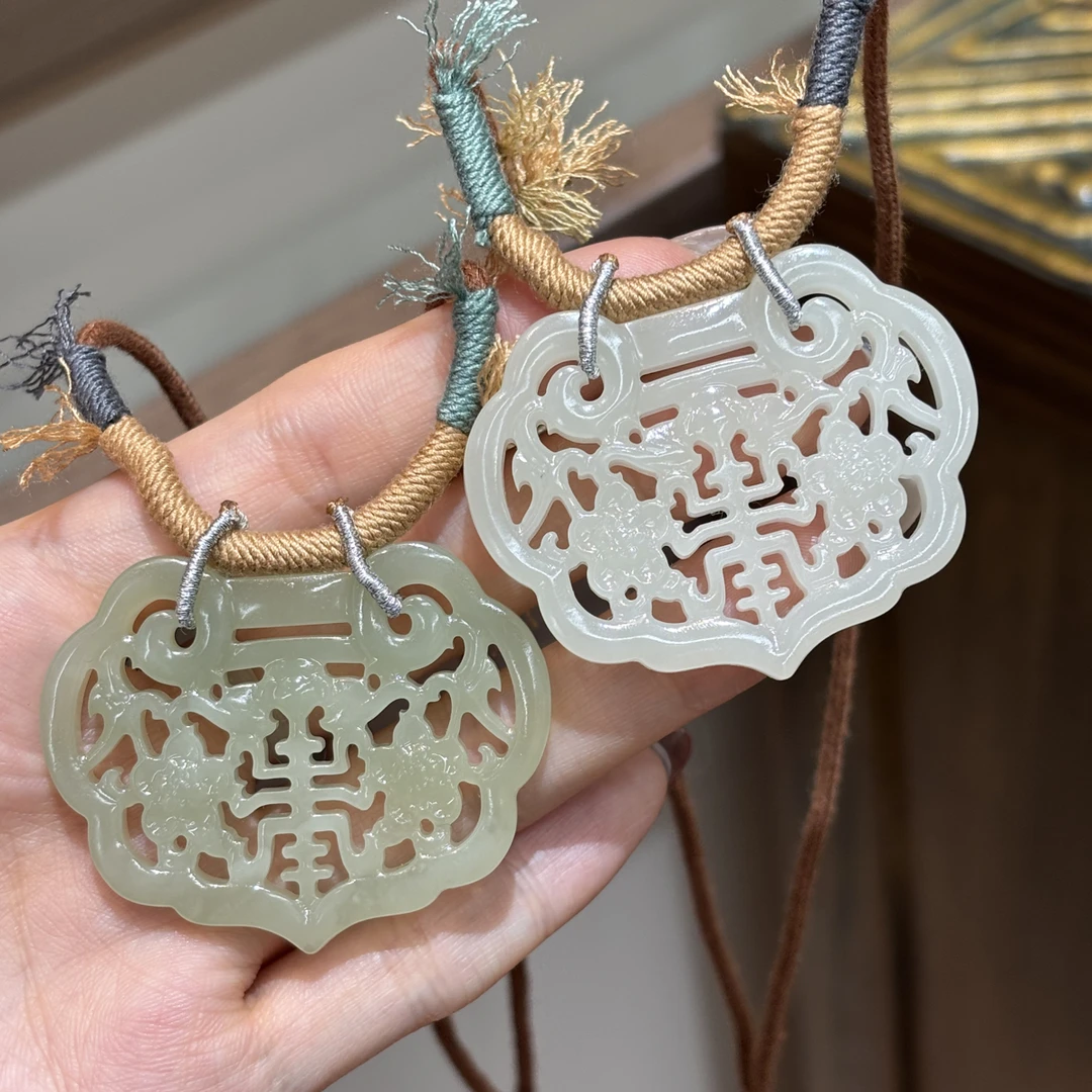 111394jm和田玉青海料镂空雕刻牌吊坠多样性发其一约49.8**36.7*5