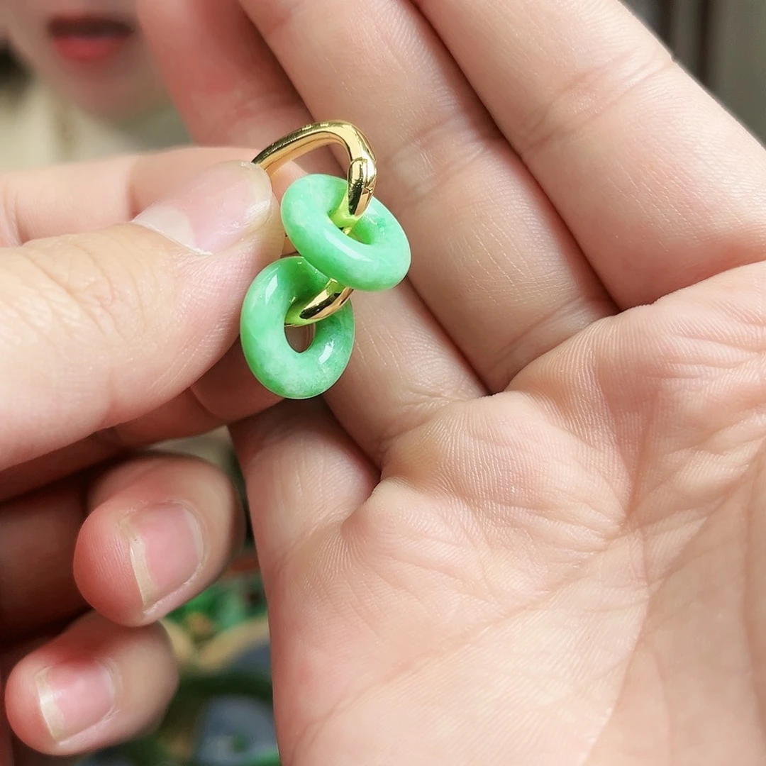 翡翠颈饰未镶嵌耳饰