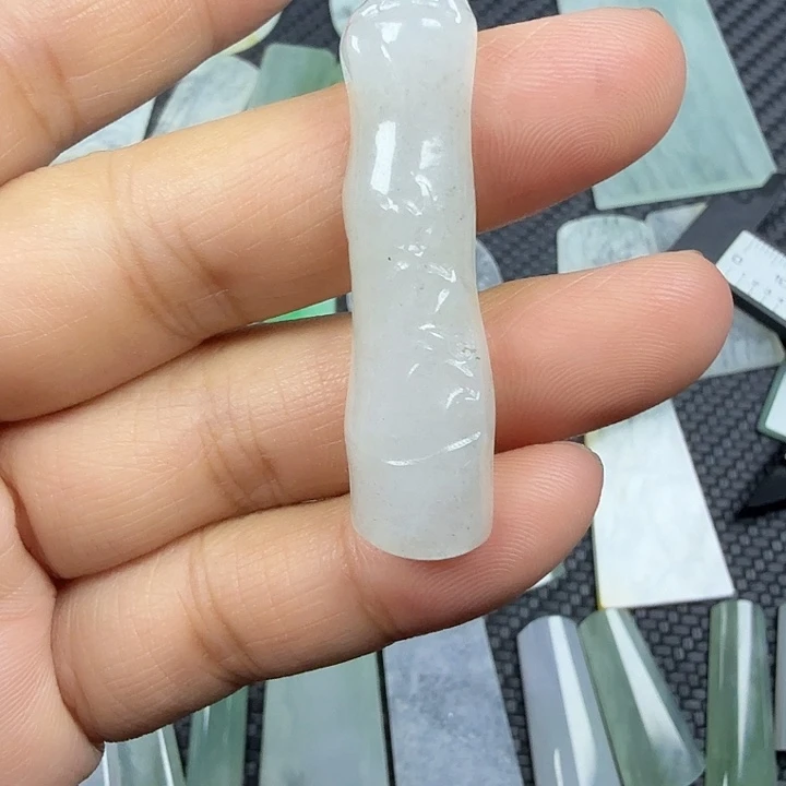 翡翠未镶嵌颈饰天然缅甸A货翡翠