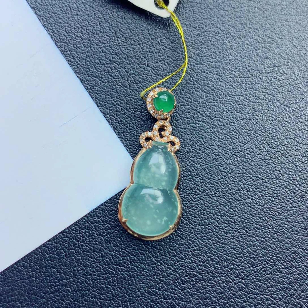 翡翠颈饰未镶嵌葫芦
