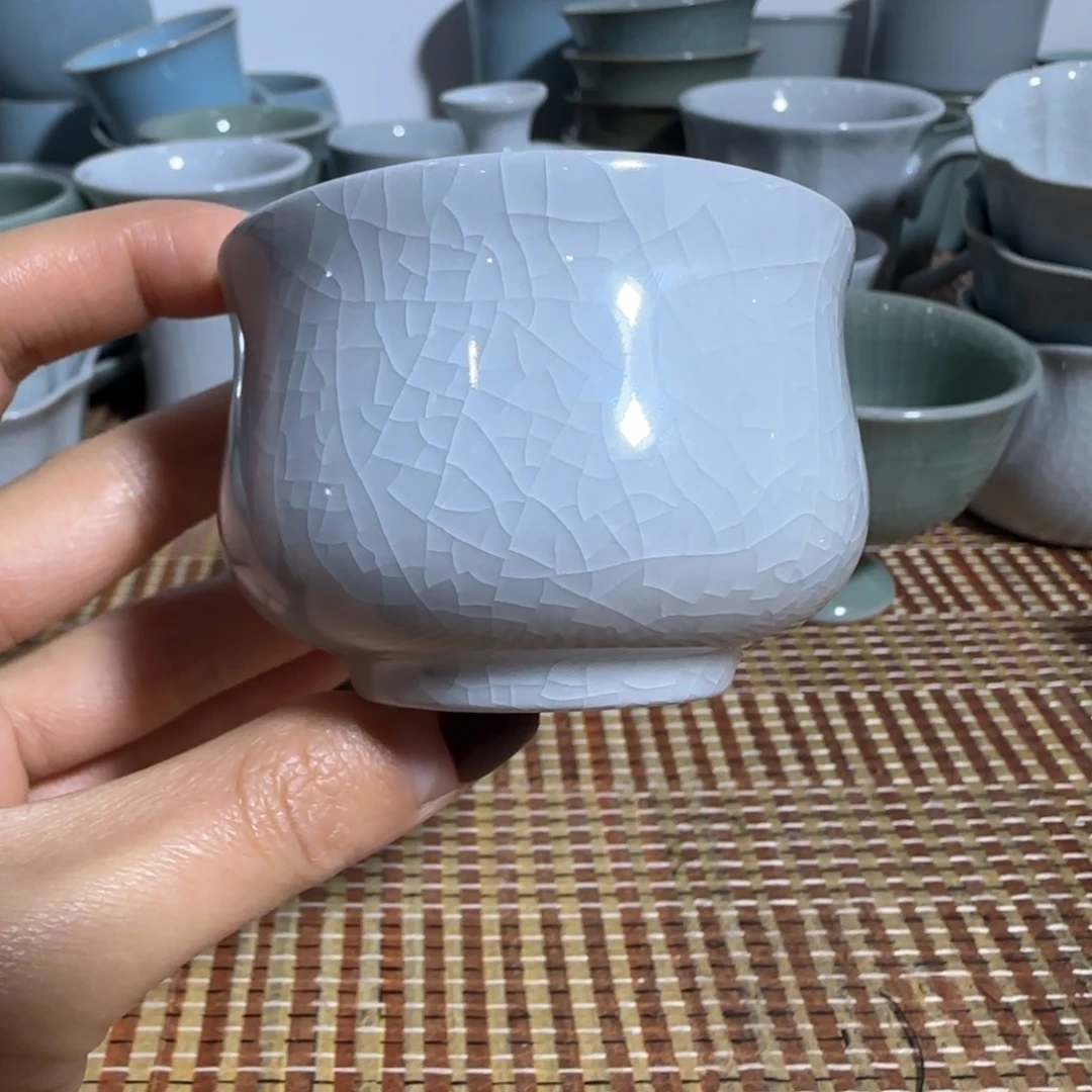 小***饮原矿月白釉杯杯瑕