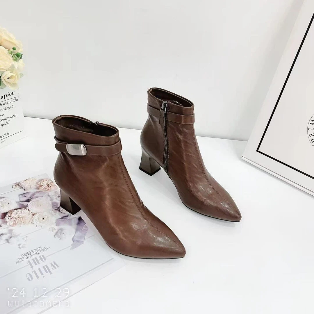 256-7B 冬季新款时尚百搭气质粗跟尖头短靴加绒