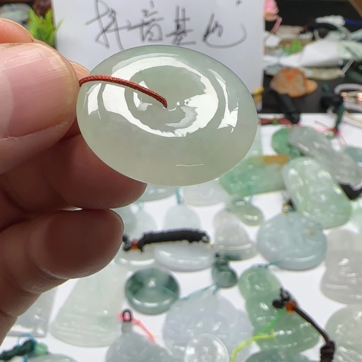 颈饰未镶嵌翡翠平安扣