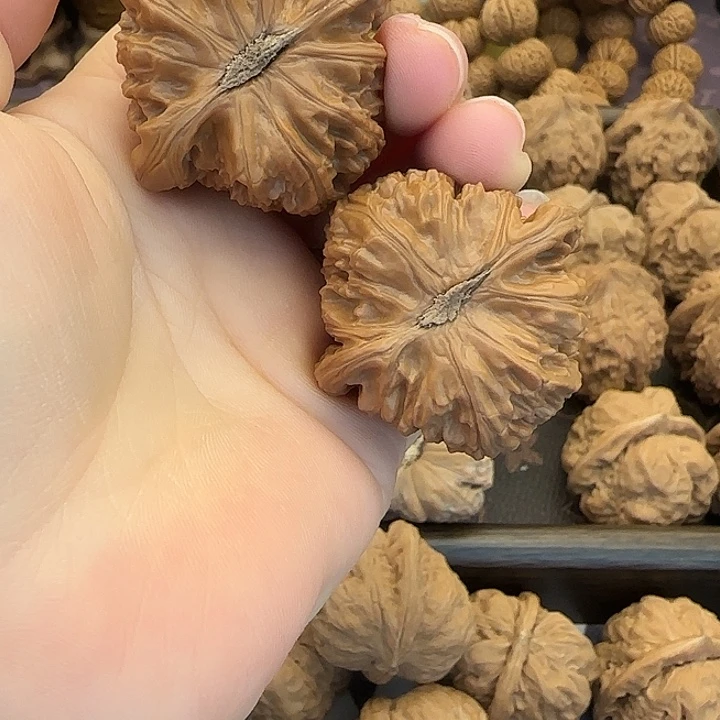 大***北吊坠文玩核桃白狮子