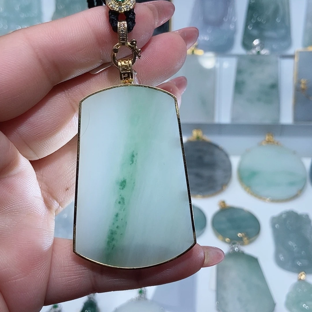 翡翠吊坠(不含链)18K金镶嵌