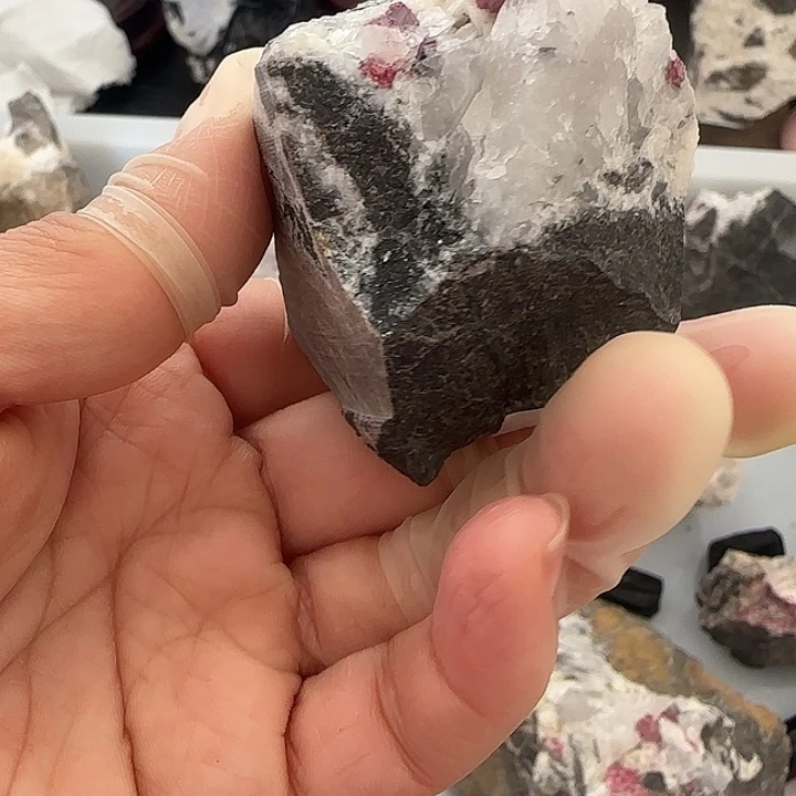 清***影天然辰砂天然朱砂原石毛料