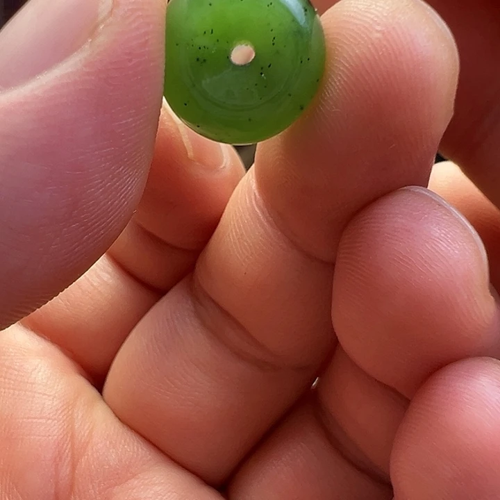 颈饰未镶嵌和田玉（碧玉）平安扣