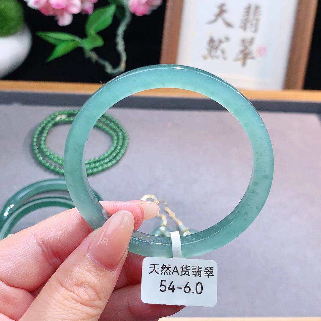 未镶嵌手镯（圆镯）翡翠