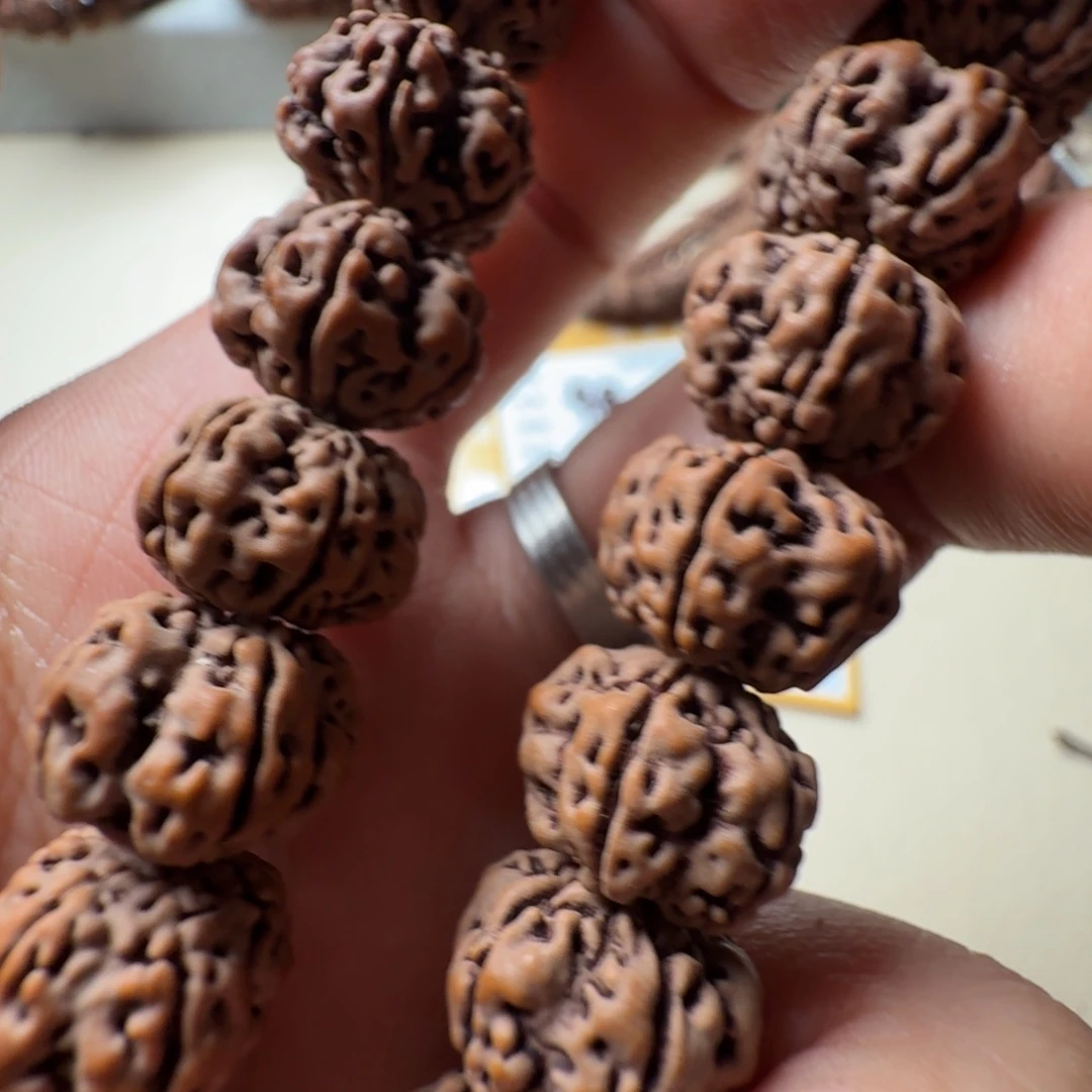 金刚菩提吊坠?****王梅花手持