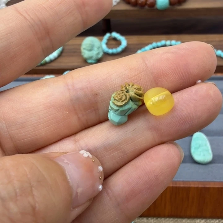 未镶嵌琥珀裸石雕刻