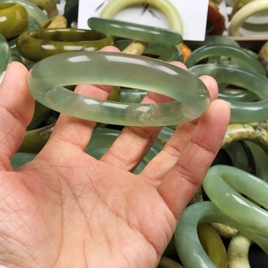 蛇纹石玉手镯未镶嵌楠*