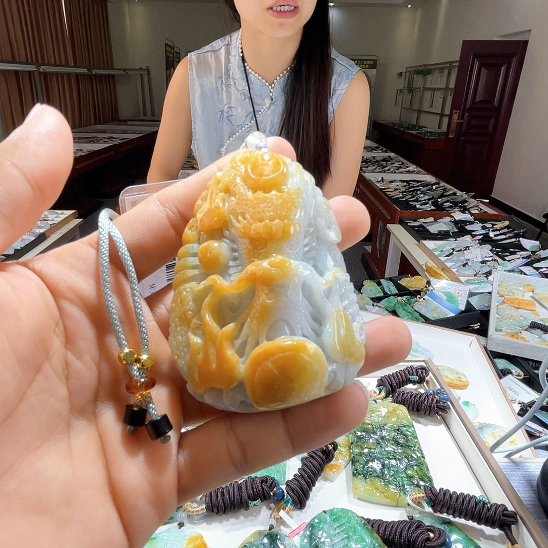 翡翠未镶嵌颈饰一