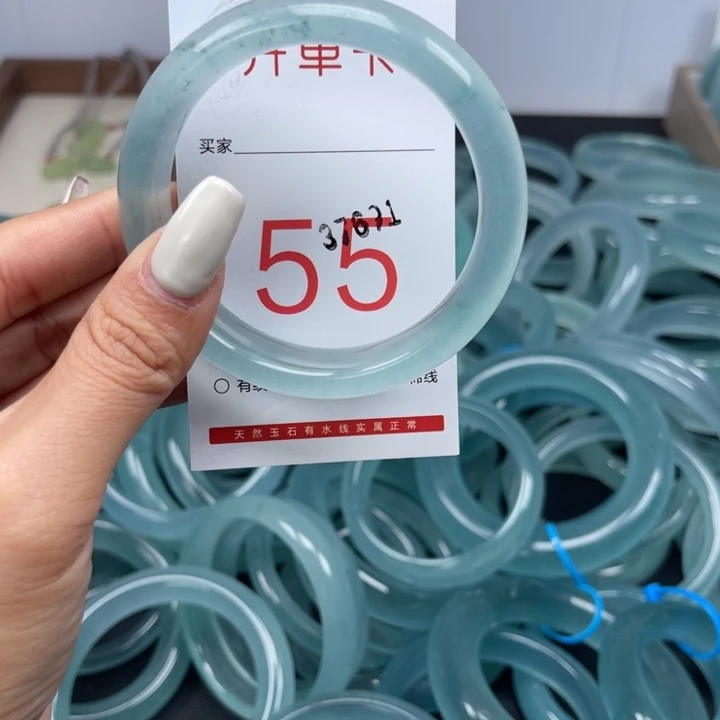 石英质玉（非洲翠）手镯未镶嵌
