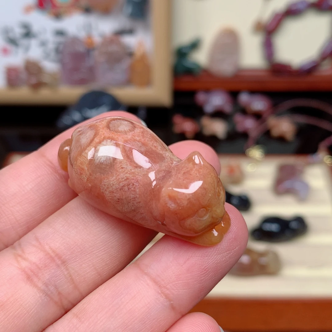 未镶嵌颈饰硅化玉