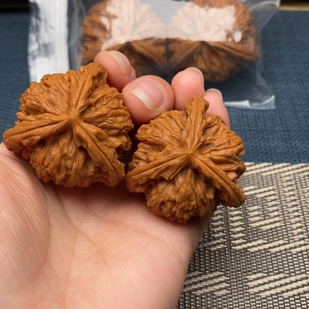 A***y文玩核桃吊坠三棱