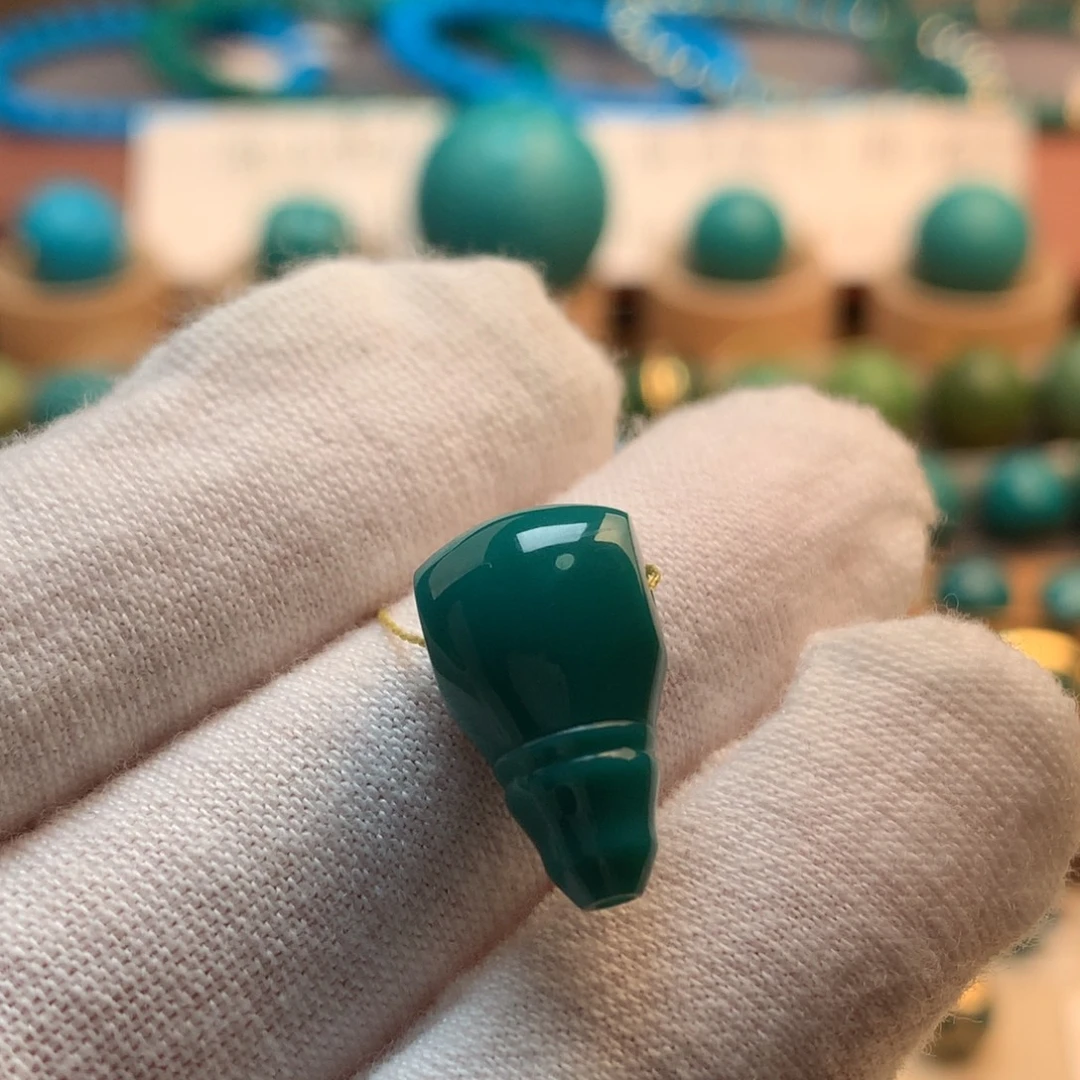 绿松石未镶嵌挂件