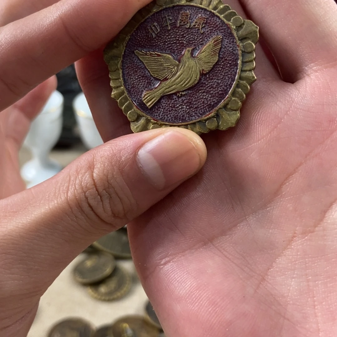 红色藏品老爷爷纪念像章