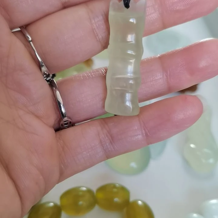 蛇纹石玉未镶嵌吊坠