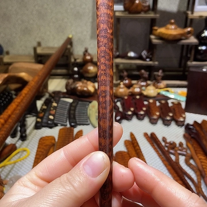 南美蛇纹木发簪一根