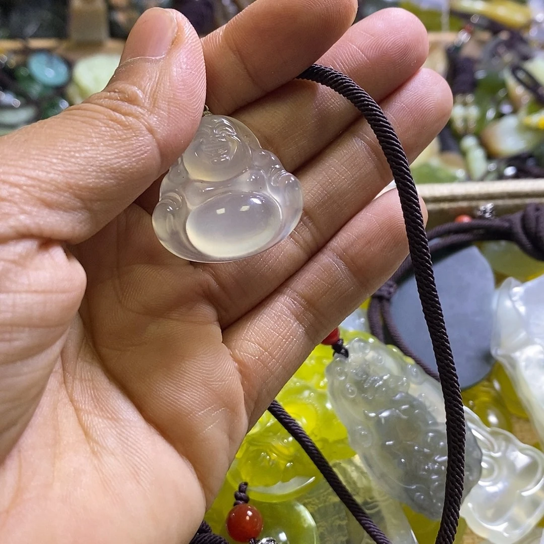 岫玉未镶嵌颈饰一个