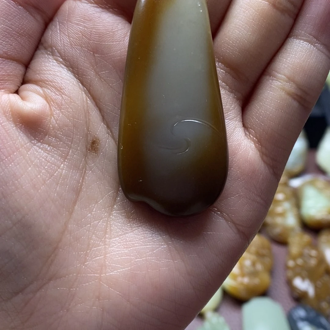 吊坠(不含链)未镶嵌和田玉（糖玉）