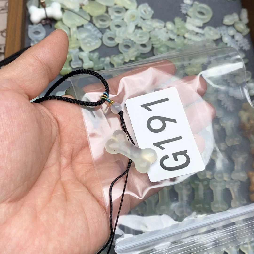 岫玉假一赔十，不退不换，绑好吊坠发货未镶嵌