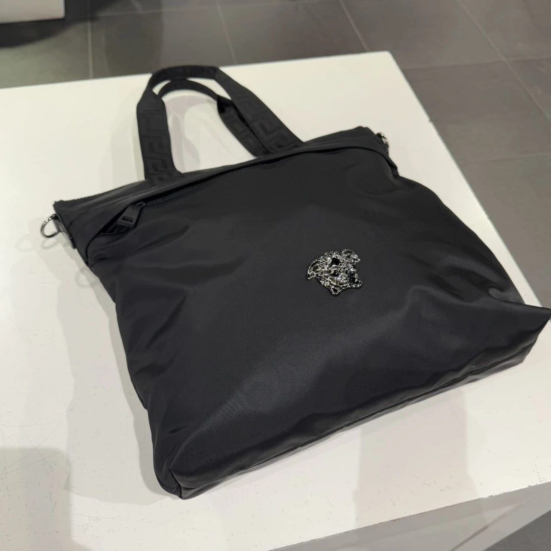全新未使用 VERSACE/范思哲 男士美杜莎枪灰扣单肩斜挎包