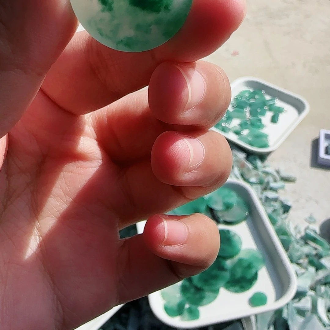 石英质玉颈饰未镶嵌