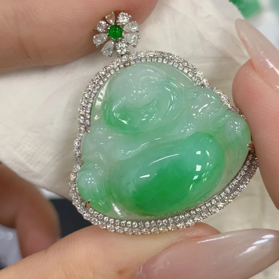 颈饰18K金镶嵌翡翠