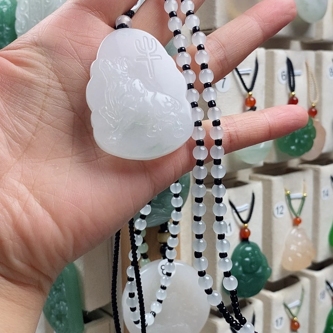 石英质玉未镶嵌颈饰