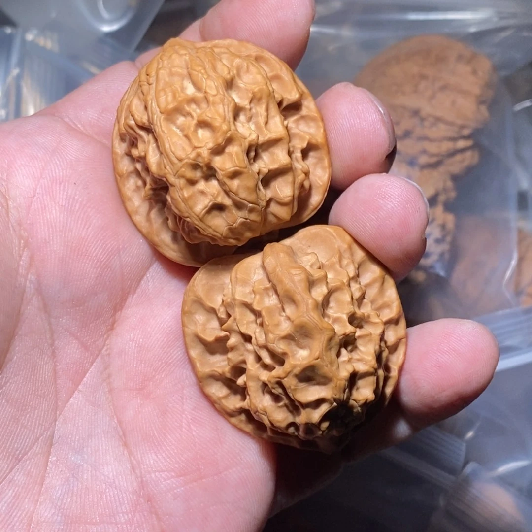 文玩核桃吊坠玲珑