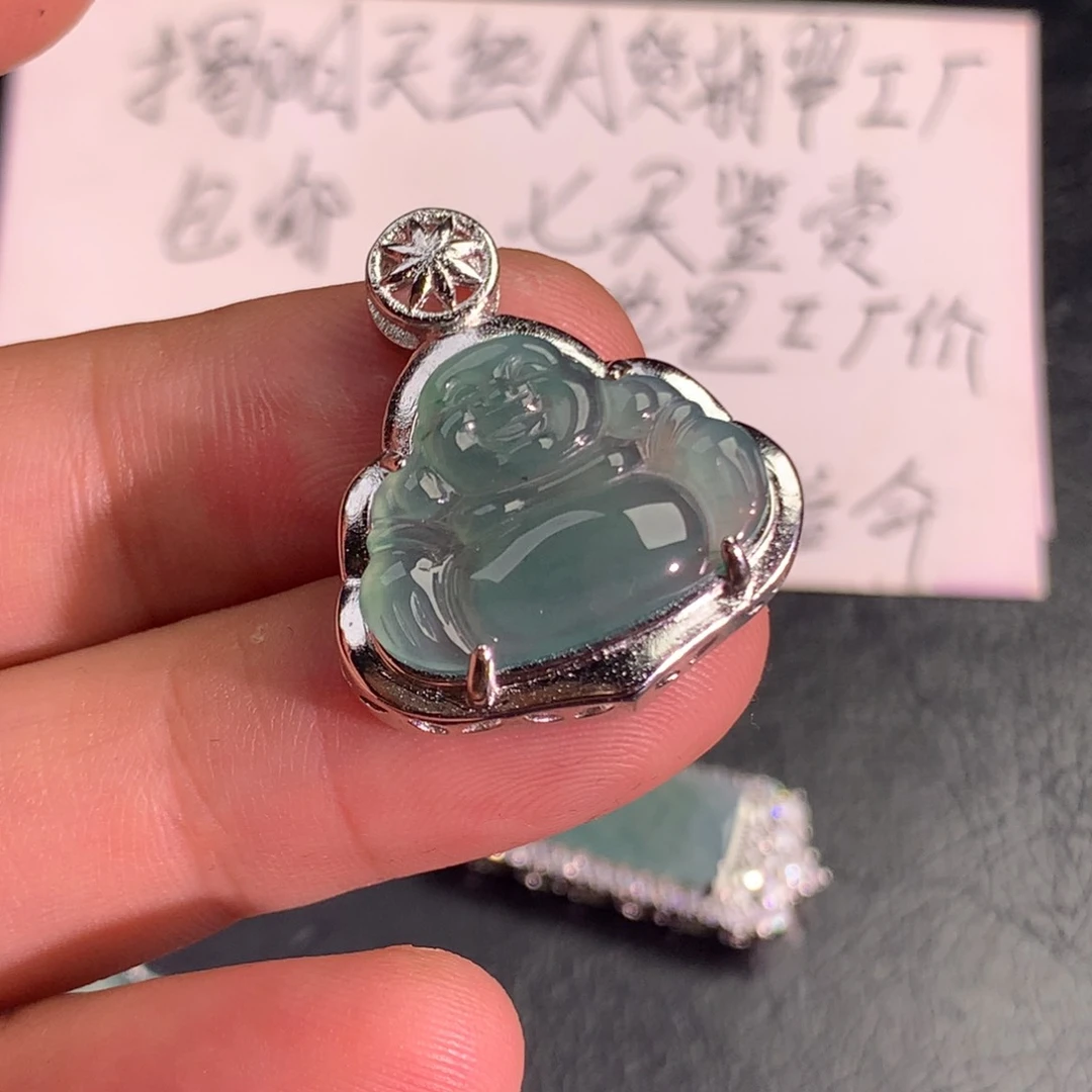 翡翠未镶嵌颈饰佛公
