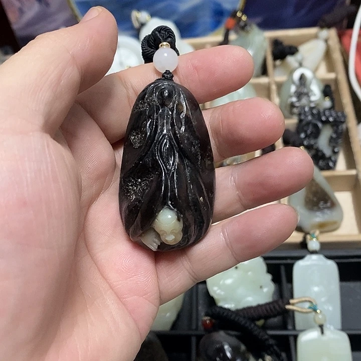 枫****和田玉未镶嵌颈饰