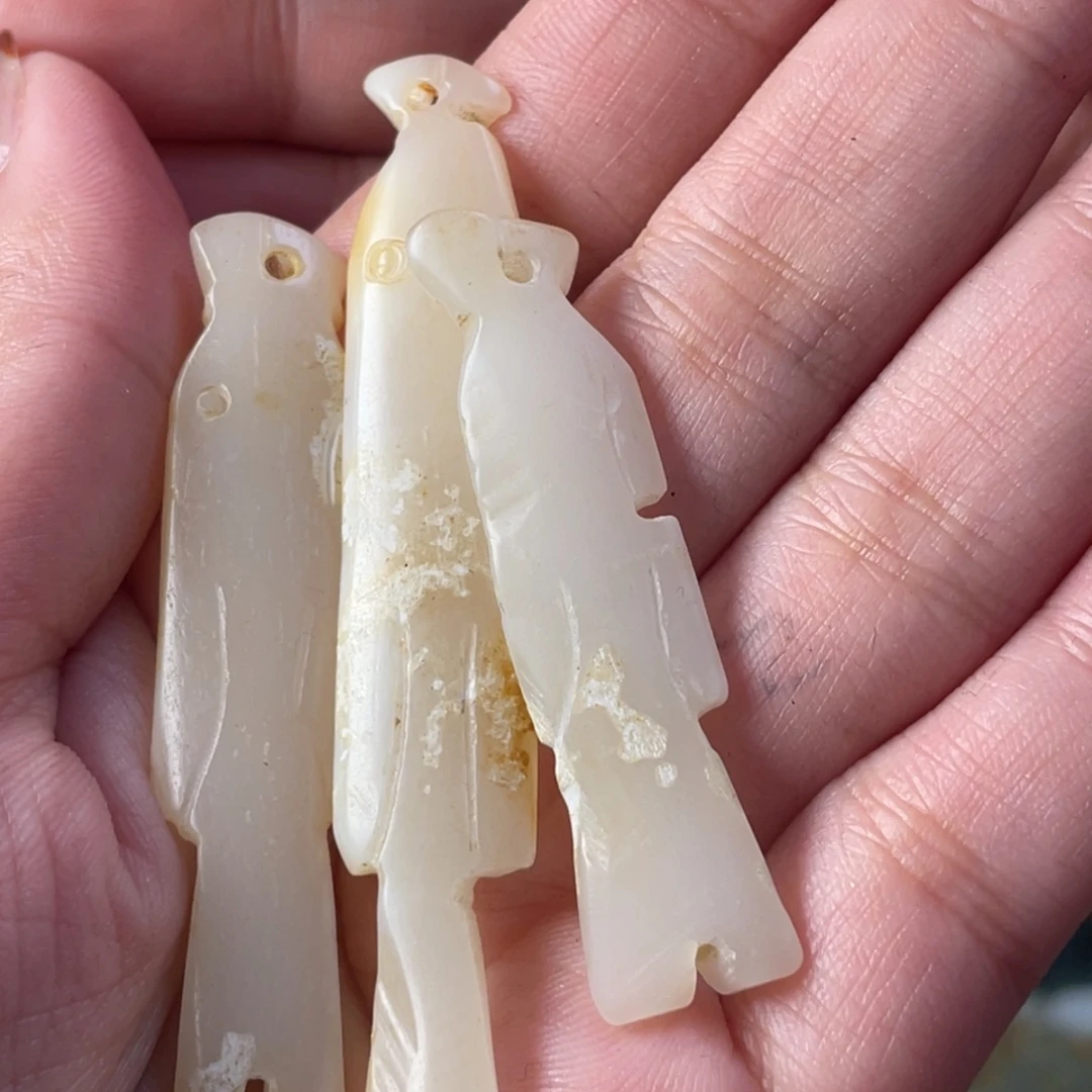 张***玮和田玉未镶嵌颈饰