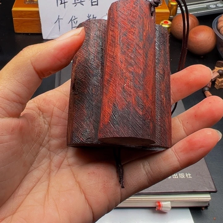 木降真香缅甸东枝红油手把件