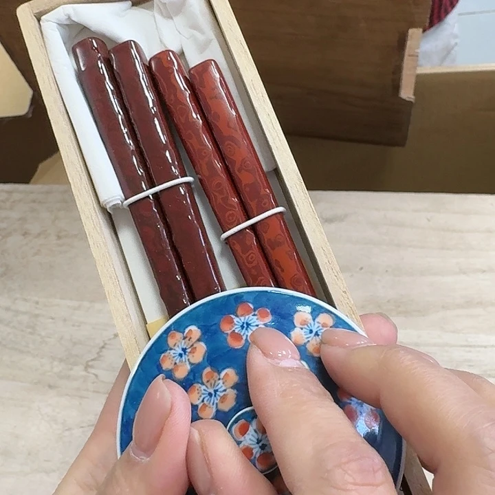 ?**悠瓷器。