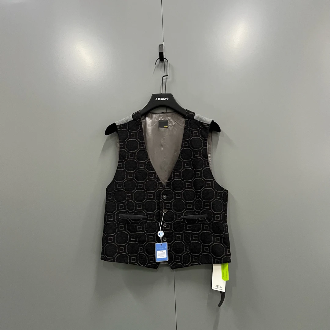 95新 FENDI/芬迪 bc623 满印几何西装马甲 48码 605562